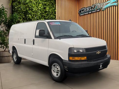 Used 2021 Chevrolet Express 2500 RWD image 1