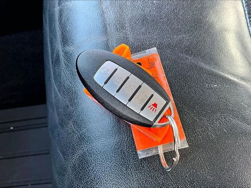 Used 2017 INFINITI QX80 4WD w/ Driver Assistance Package image 11