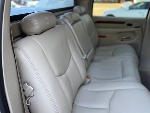 Used 2005 Cadillac Escalade EXT AWD/4WD image 56