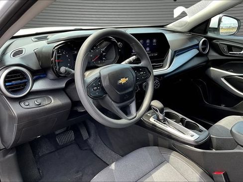 Used 2026 Chevrolet Trax LS w/ LS Convenience Package FWD image 15