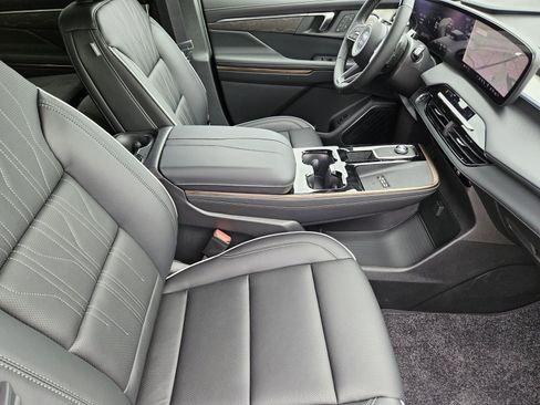 New 2026 Buick Enclave Avenir w/ Super Cruise Package FWD image 10
