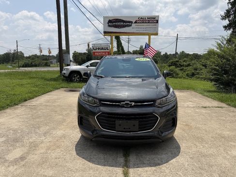 Used 2019 Chevrolet Trax LS FWD image 2