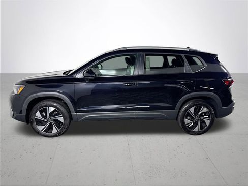 New 2025 Volkswagen Taos SE image 9