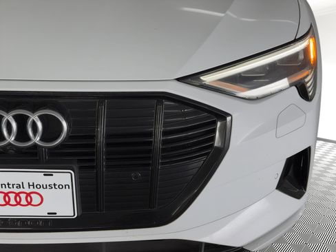 Used 2021 Audi e-tron Premium w/ Convenience Plus Package image 11