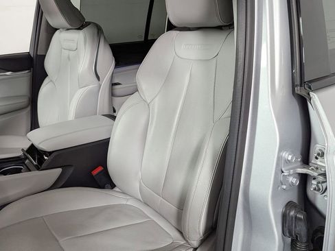 Used 2022 Jeep Grand Cherokee Overland w/ Adv Protech Group III image 19