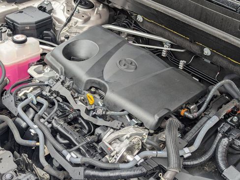 Used 2021 Toyota Venza LE AWD/4WD image 36