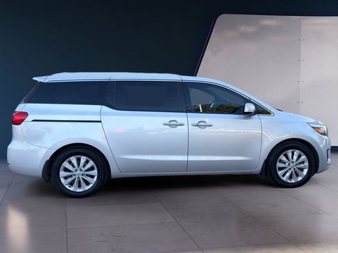 Used 2018 Kia Sedona EX image 6