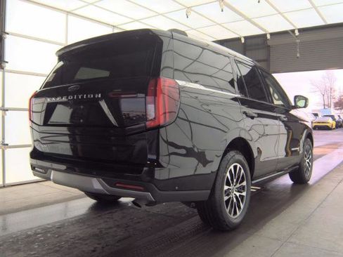 Used 2025 Ford Expedition Platinum image 4