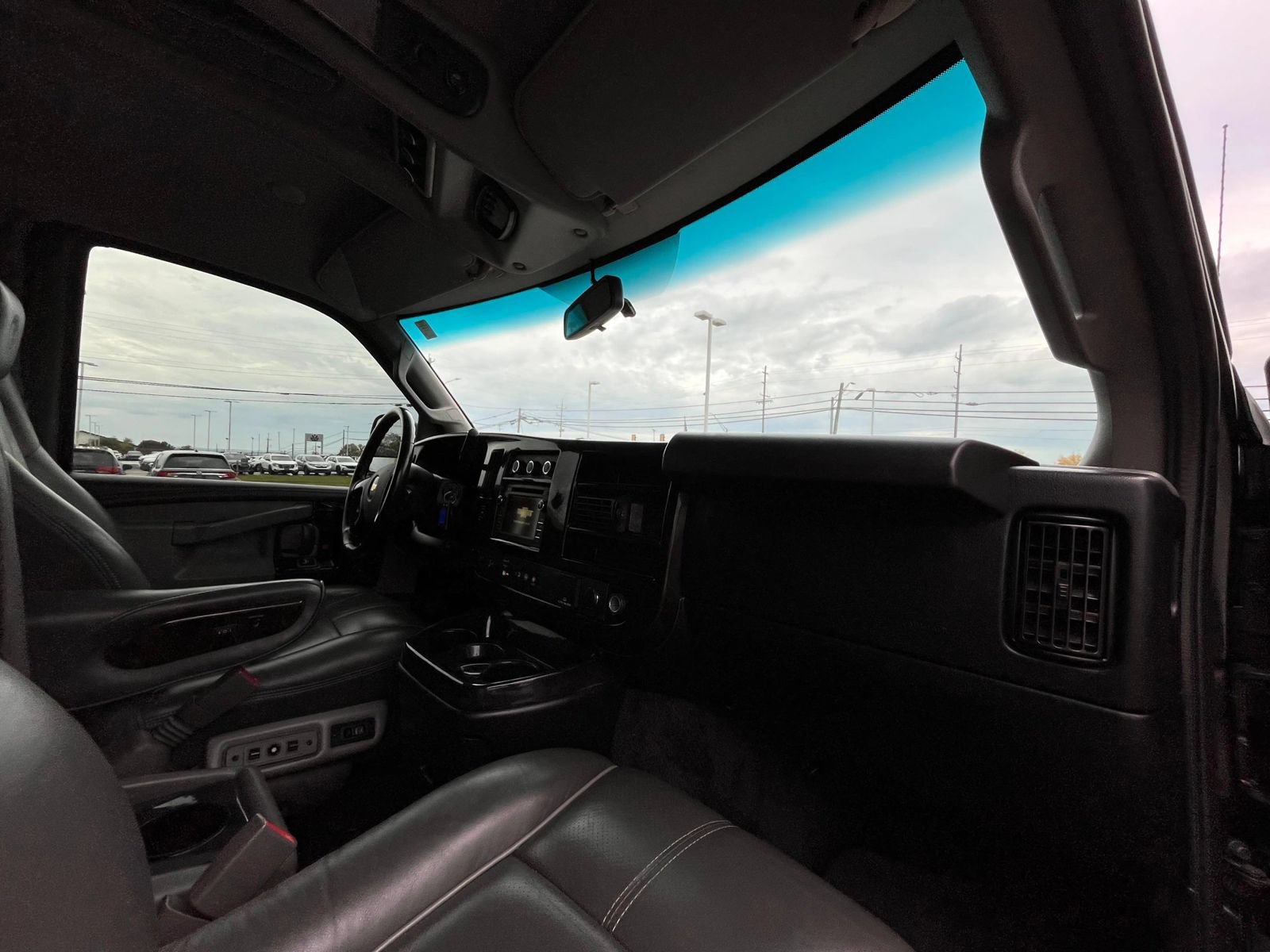 Used 2018 Chevrolet Express 2500 Extended w/ Enhanced Convenience Package RWD image 26