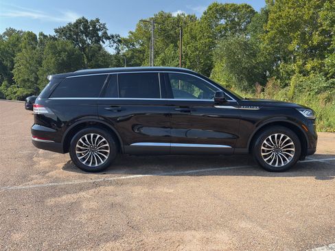 Used 2022 Lincoln Aviator Reserve w/ Elements Package Plus AWD/4WD image 3