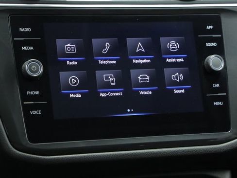 Certified 2022 Volkswagen Tiguan SE image 17