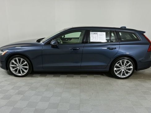 Used 2020 Volvo V60 T5 Momentum w/ Protection Package Premier image 3
