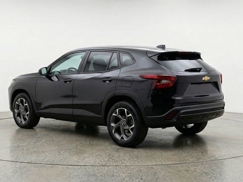 Used 2025 Chevrolet Trax LT w/ LT Convenience Package FWD image 6