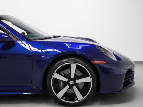 Used 2025 Porsche 911 Carrera image 16