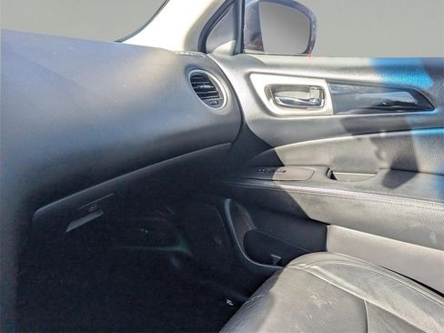 Used 2015 Nissan Pathfinder SV image 31