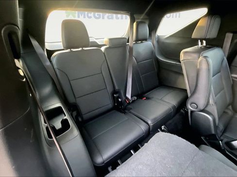 Used 2025 Chevrolet Traverse LT image 28