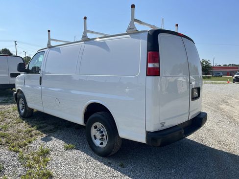 Used 2017 Chevrolet Express 2500 image 3