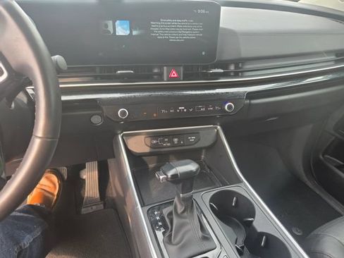 Used 2025 Kia Carnival SX Prestige FWD image 2