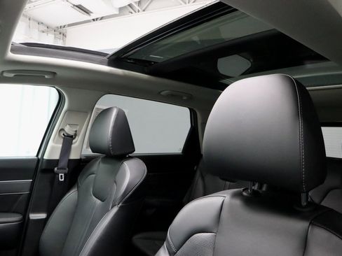 Used 2025 Kia Sorento SX image 36