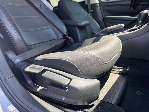 Used 2018 Volkswagen Passat 2.0T SE FWD image 97