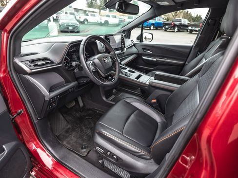 Used 2022 Toyota Sienna XSE w/ XSE Plus Package image 19