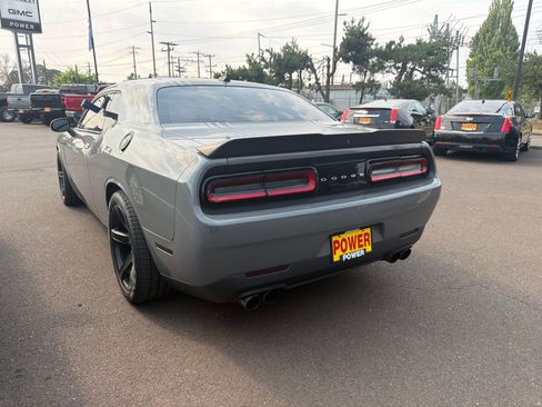Used 2018 Dodge Challenger R/T Scat Pack RWD image 4