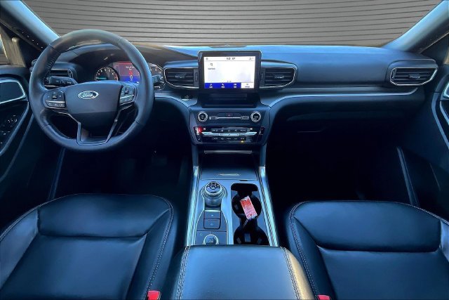 Used 2020 Ford Explorer XLT w/ Equipment Group 202A AWD/4WD image 7