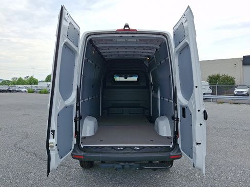 Used 2025 Mercedes-Benz Sprinter 2500 image 10