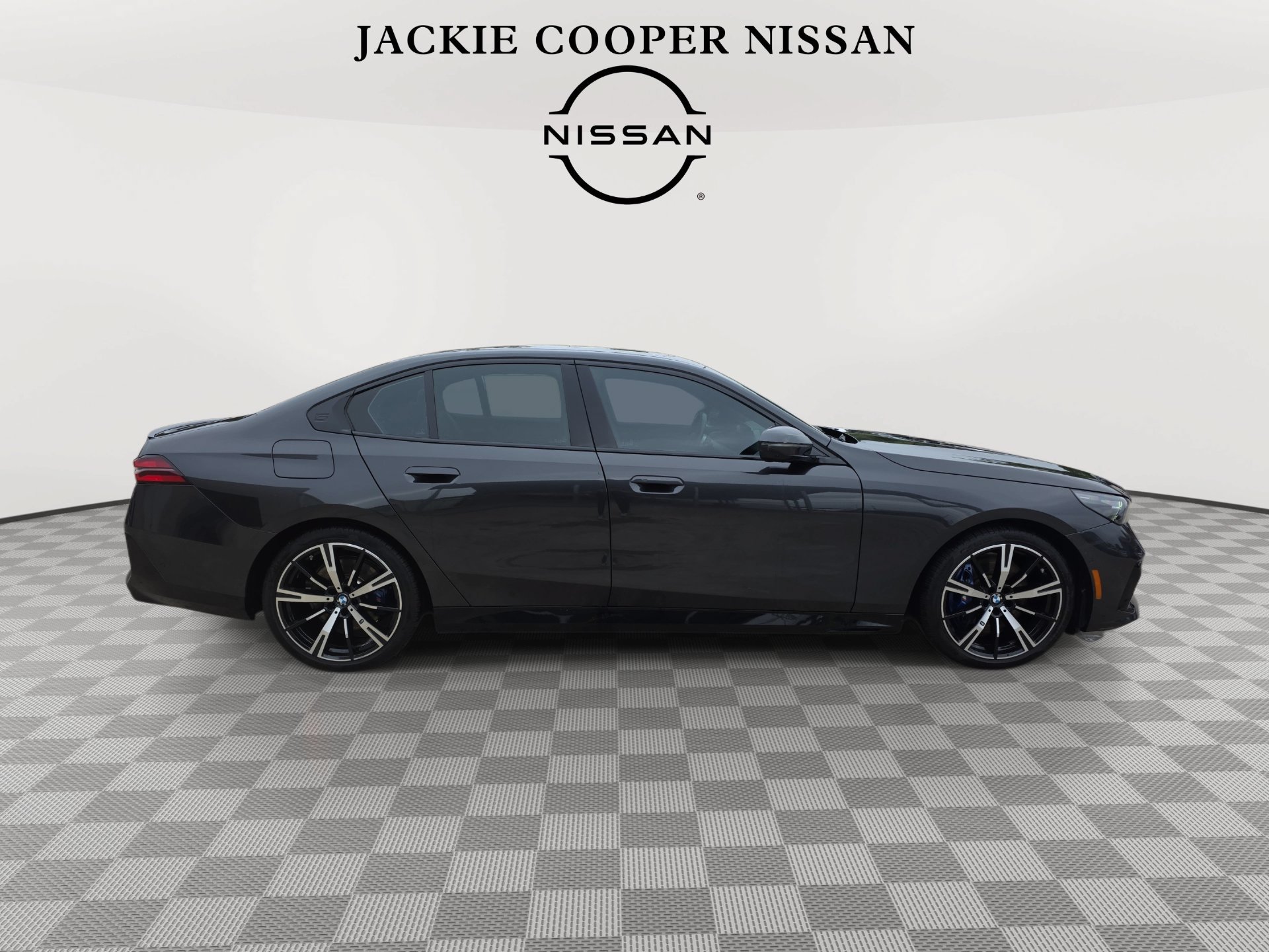 Used 2024 BMW 540i xDrive w/ Premium Package AWD/4WD image 4