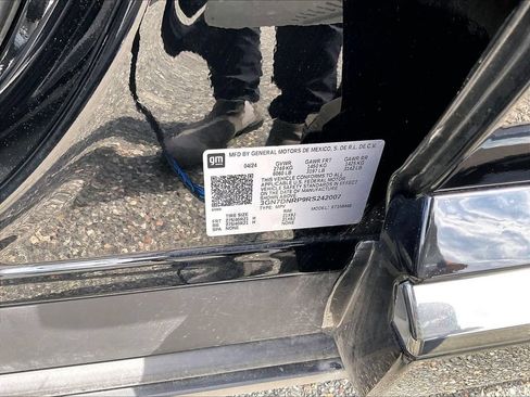 Used 2024 Chevrolet Equinox EV RS FWD image 35