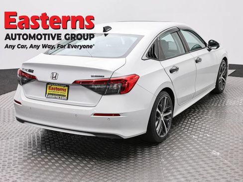 Used 2022 Honda Civic Touring image 5