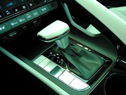 Used 2023 Hyundai Elantra Limited image 49