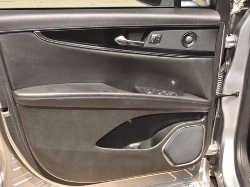 Certified 2023 Lincoln Nautilus Reserve FWD image 35