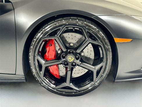 Used 2023 Lamborghini Huracan EVO image 35