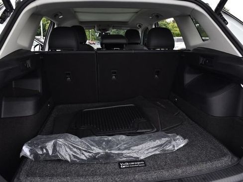 Used 2025 Volkswagen Tiguan SE AWD/4WD image 25