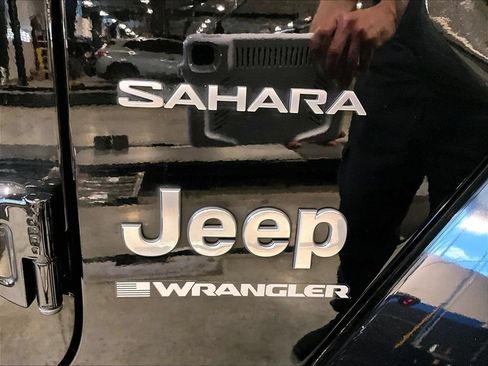 Used 2023 Jeep Wrangler Unlimited Sahara AWD/4WD image 30