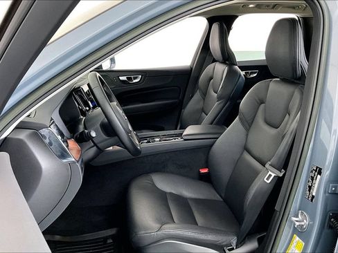 Certified 2023 Volvo XC60 B5 Plus AWD/4WD image 32