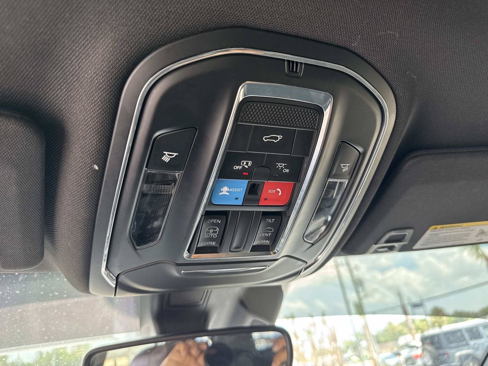 Used 2024 Jeep Grand Cherokee Altitude RWD image 29