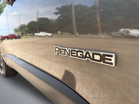 Used 2018 Jeep Renegade Sport w/ Power & Air Group FWD image 32