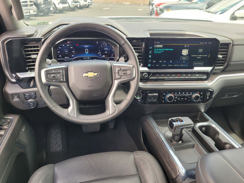 Used 2024 Chevrolet Silverado 1500 LTZ AWD/4WD image 17