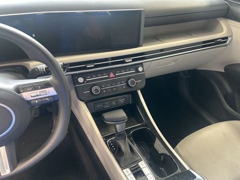 Used 2025 Hyundai Tucson SE image 4