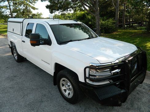 Used 2017 Chevrolet Silverado 1500 W/T AWD/4WD image 3
