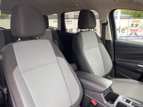 Used 2017 Ford Escape SE FWD image 16