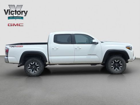 Used 2023 Toyota Tacoma TRD Off-Road AWD/4WD image 19