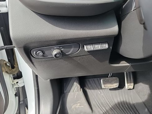 Used 2022 Buick Envision Essence w/ Technology Package II AWD/4WD image 13