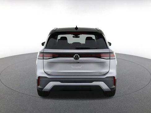 Used 2026 Volkswagen Tiguan SE AWD/4WD image 8