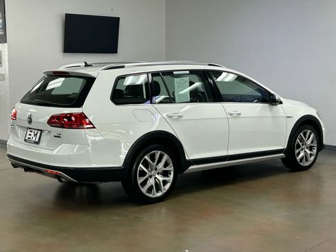 Used 2017 Volkswagen Golf Alltrack S image 7
