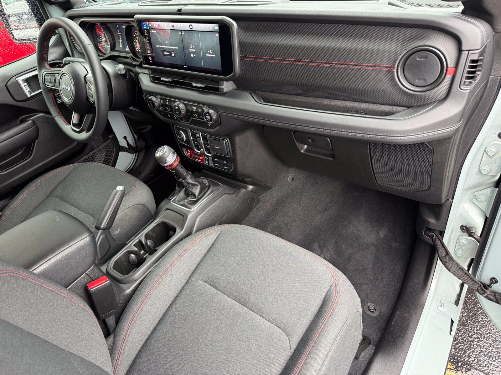 Used 2024 Jeep Wrangler Unlimited Rubicon w/ Convenience Group AWD/4WD image 15