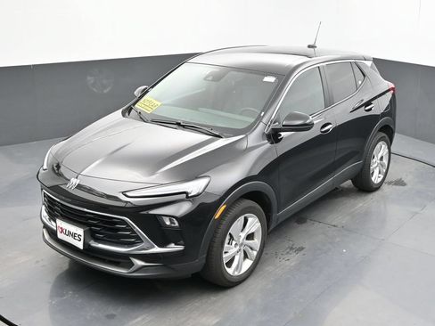 Used 2025 Buick Encore GX Preferred AWD/4WD image 17