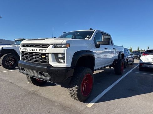 Used 2020 Chevrolet Silverado 2500 Custom w/ Custom Value Package image 3